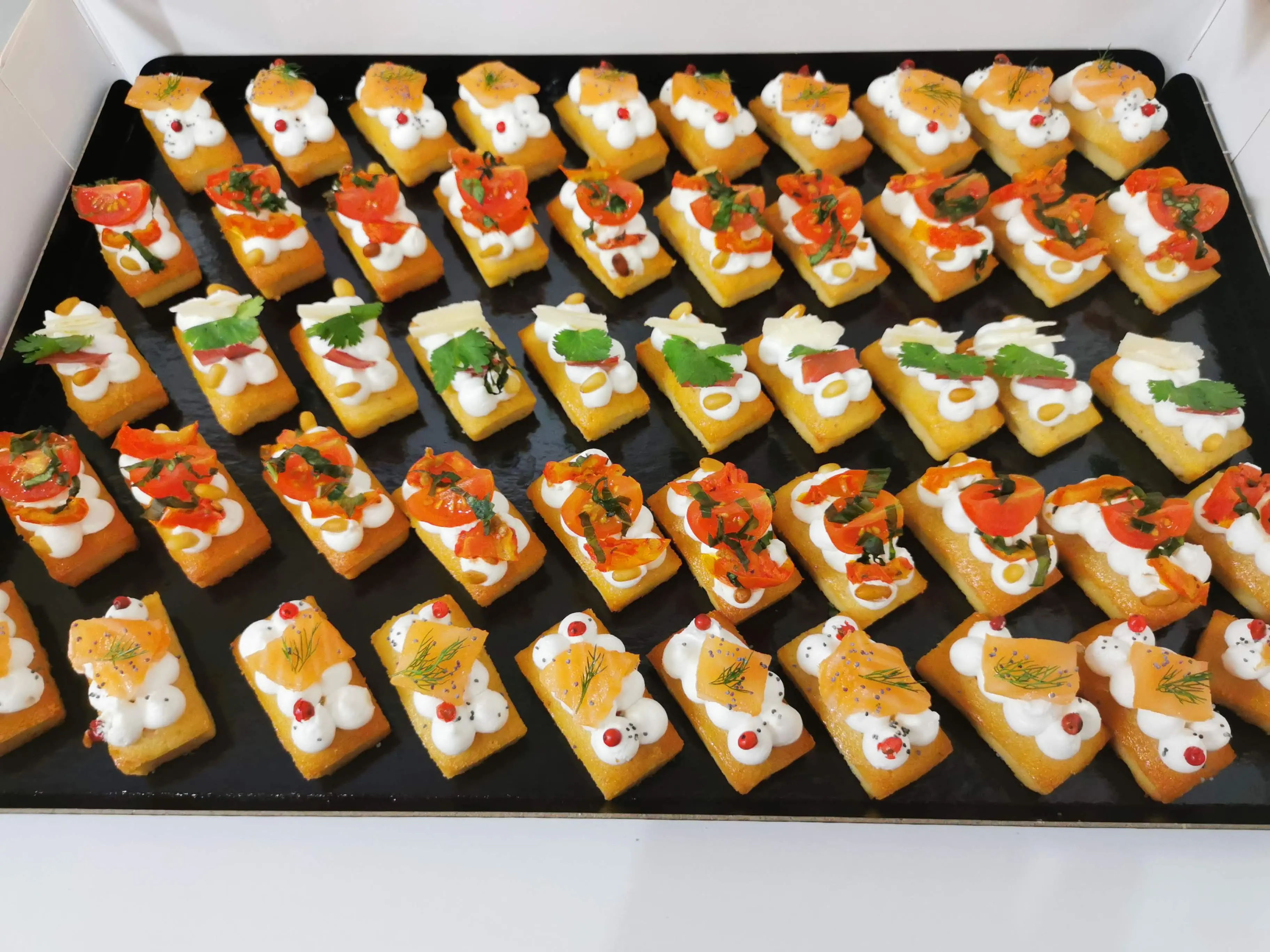 Plateau de Mini Financiers Salés 50pièces